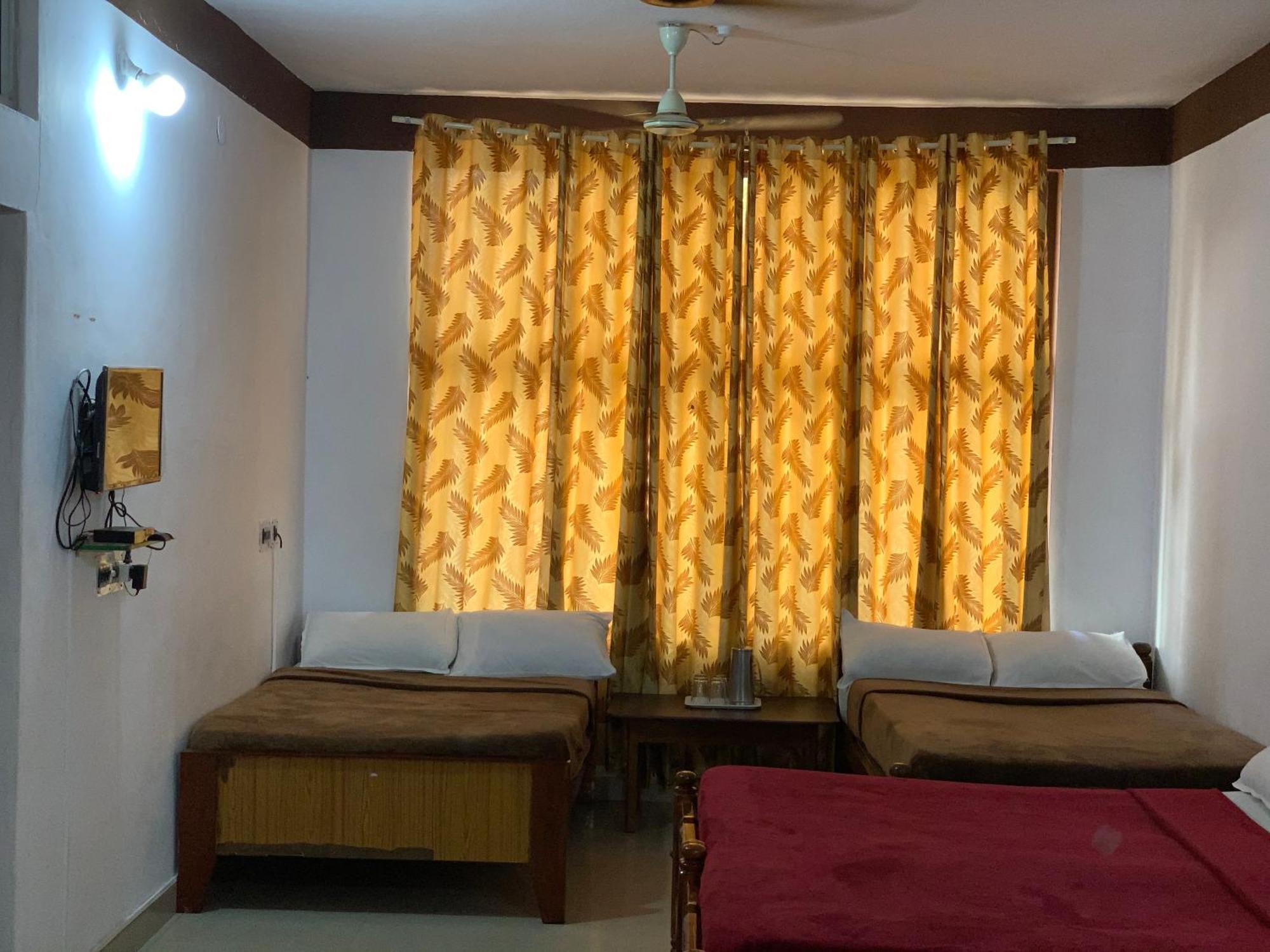 Hotel caveri inn Madikeri Esterno foto