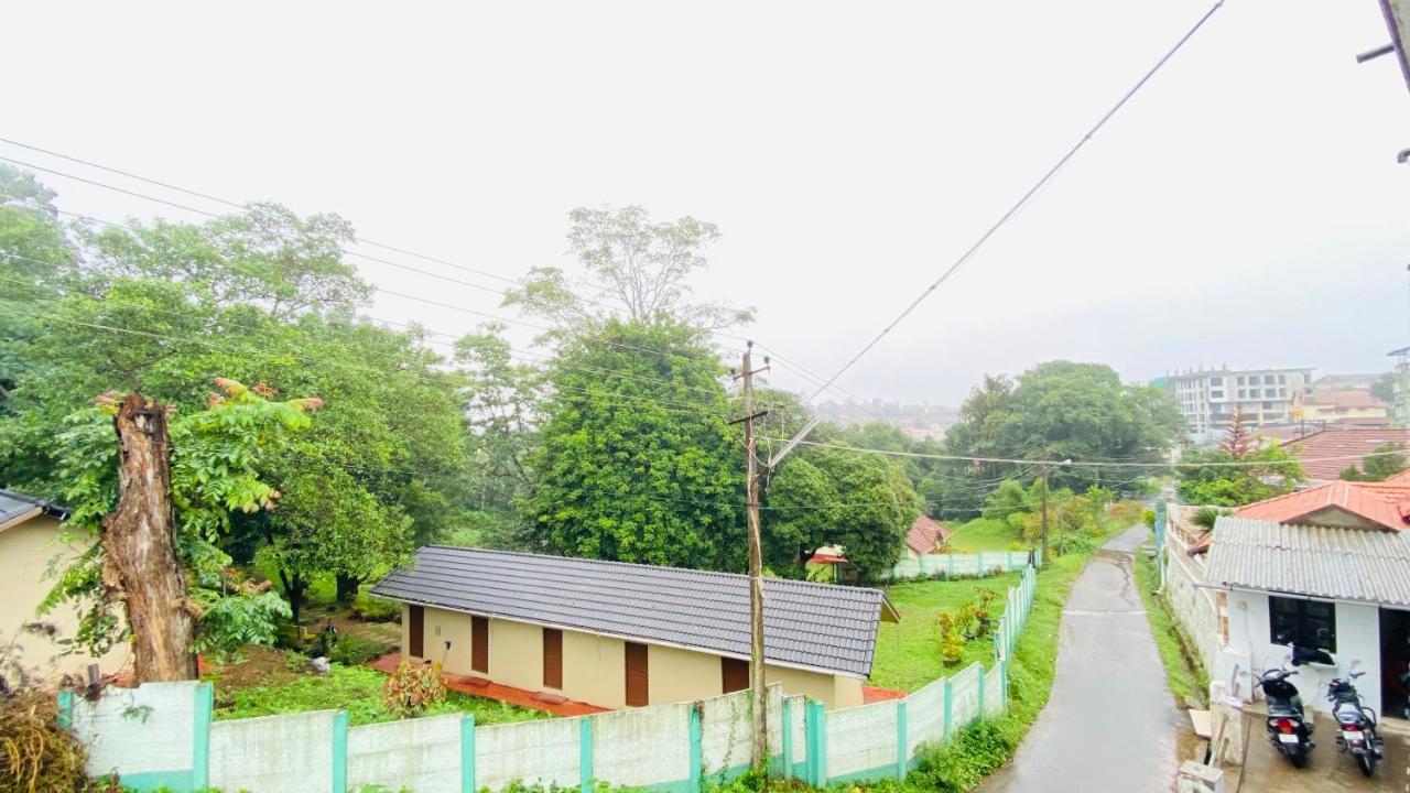 Hotel caveri inn Madikeri Esterno foto