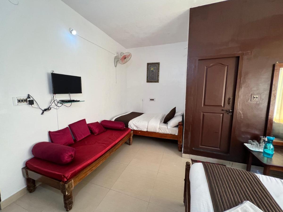 Hotel caveri inn Madikeri Esterno foto