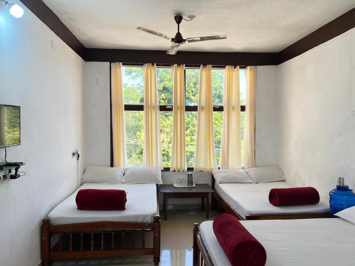 Hotel caveri inn Madikeri Esterno foto