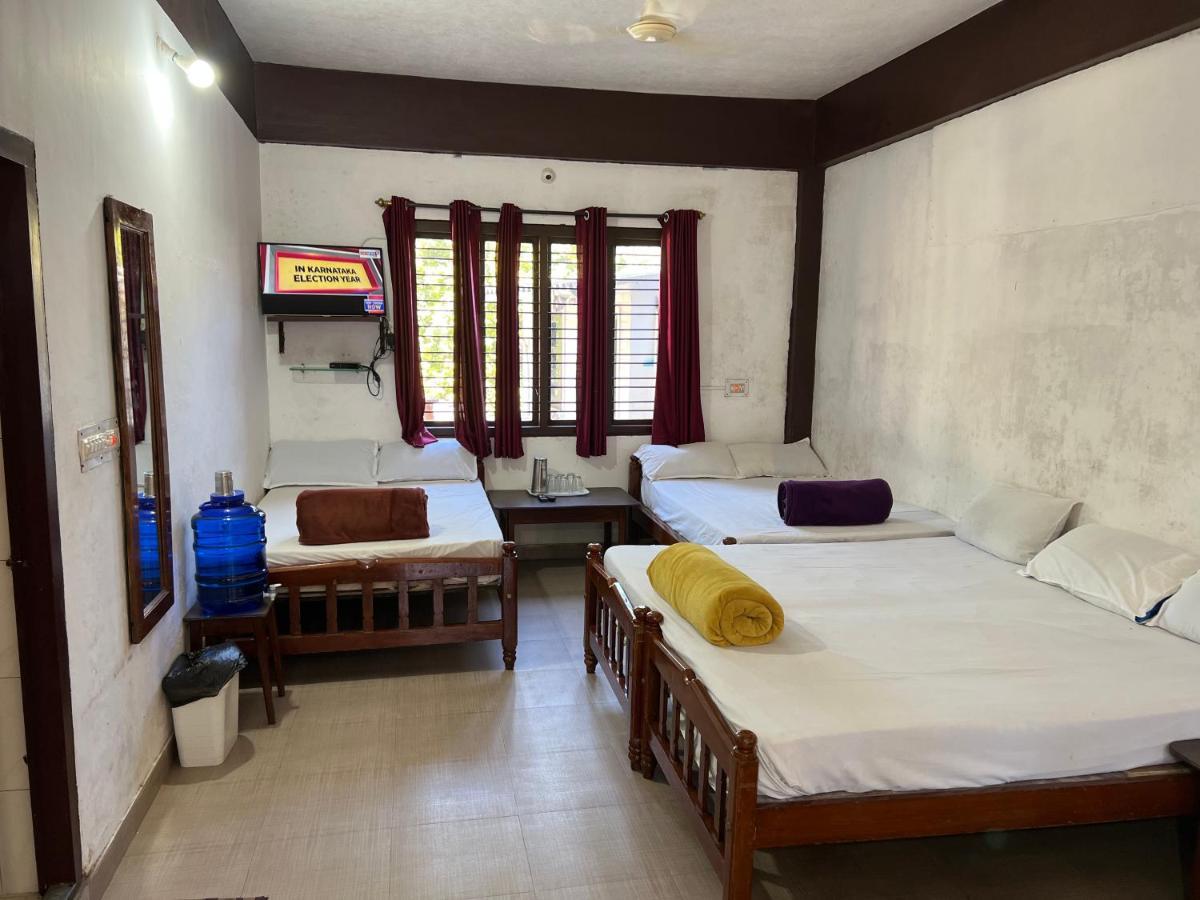 Hotel caveri inn Madikeri Esterno foto
