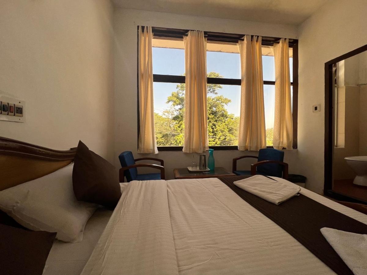 Hotel caveri inn Madikeri Esterno foto
