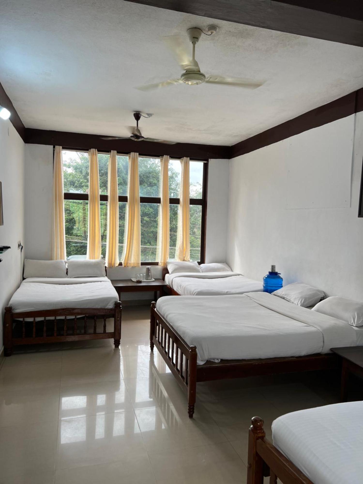 Hotel caveri inn Madikeri Esterno foto